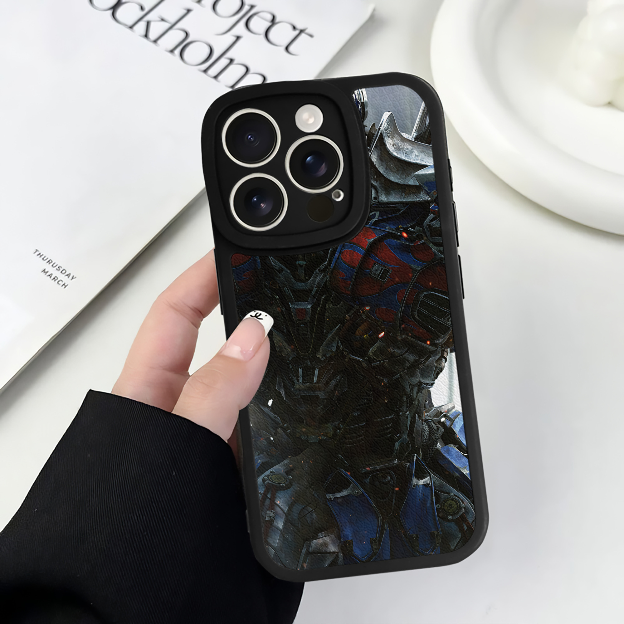 （画像用） Transformers トランスフォーマー 【iPhone 16シリーズ対応】シリコンスマホケース（レザー調） 材質：シリコン